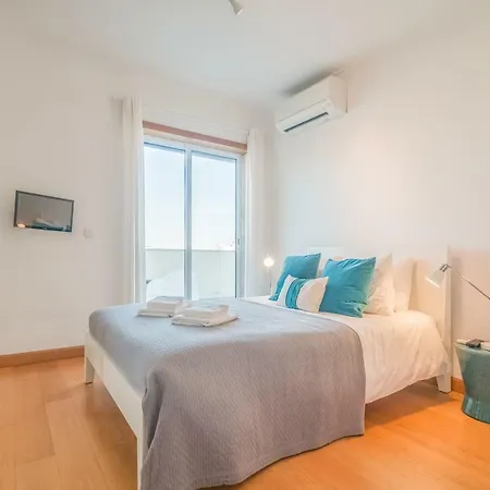 Exclusive Penthouse With Terrace & Garage Lissabon