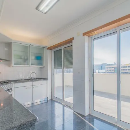 Exclusive Penthouse With Terrace & Garage Lissabon